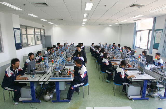 北京電子科技職業(yè)學院校園風景(92755)